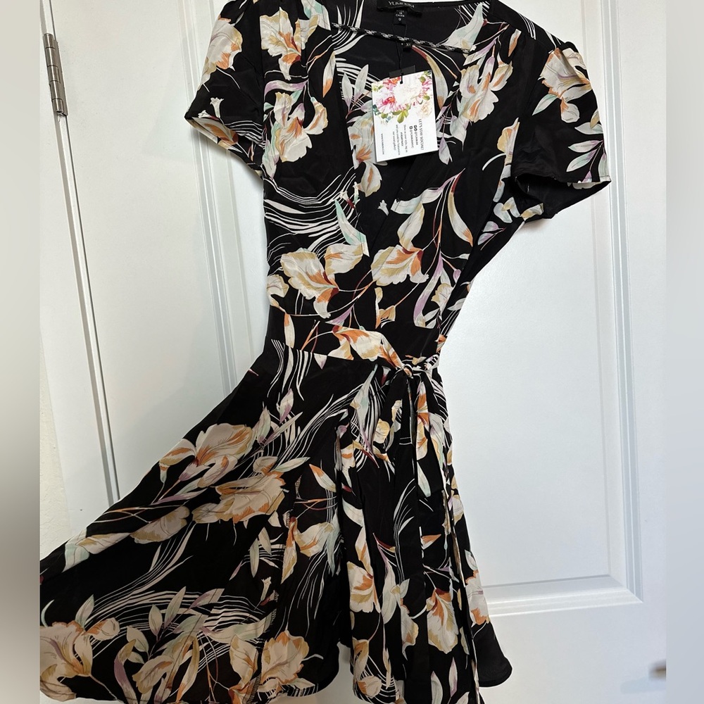 YUMI KIM 100% Silk Crepe de Chine Bay Breeze Black Kennedy Wrap Dress Floral